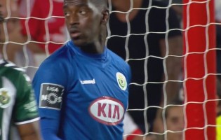 Bruno Varela é o melhor em campo com 8 defesas no SL Benfica 1-1 Vitória FC