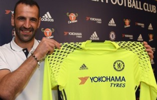 Eduardo Carvalho assina pelo Chelsea FC