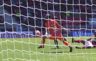 Eduardo Gottardi evita goleada com 5 defesas no CS Marítimo 0-2 Vitória SC