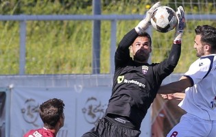 Pedro Alves em destaque no SL Benfica B 1-1 CD Cova da Piedade