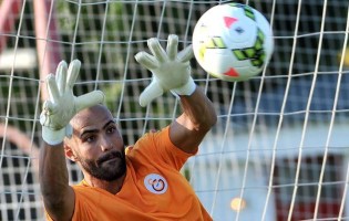 Sinan Bolat emprestado ao CD Nacional