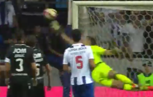 Douglas Jesus voa em intervenção vistosa – FC Porto 3-0 Vitória SC