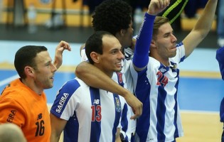 Hugo Laurentino marca três golos no FC Porto 36-28 Águas Santas