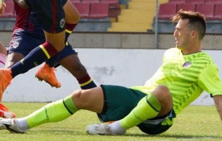 Ricardo Nunes, lesionado, sai da baliza após 16 defesas em 5 jogos