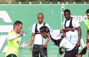 Beto Pimparel parabeniza Rui Patrício pela nomeação para a Bola de Ouro