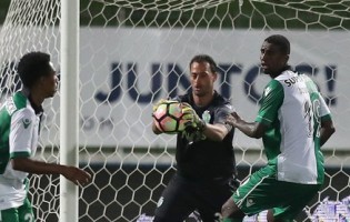 Beto Pimparel estreou-se pelo Sporting CP com baliza virgem e três defesas