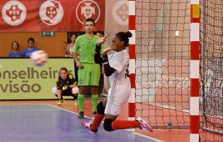 Bety Delgado defende dois penaltis na conquista da Supertaça pelo SL Benfica