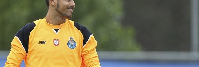 Diogo Costa renova pelo FC Porto aos 17 anos