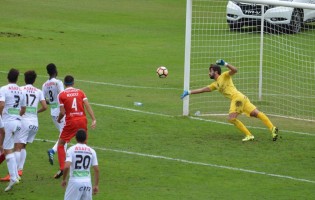 Diogo Freire brilha em duas defesas antes de se lesionar – Santa Clara 1-2 Académico de Viseu
