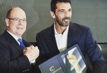 Gianluigi Buffon vence prémio Golden Foot