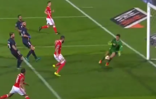 Joel Pereira destaca-se em várias defesas no CF Os Belenenses 0-2 SL Benfica