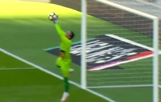 Peçanha voa em duas defesas – SL Benfica 4-0 CD Feirense