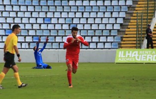 Serginho Silva defende penalti e garante passagem do Santa Clara na Taça
