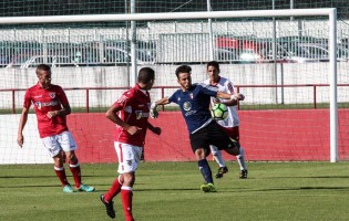 Tiago Martins reina na baliza da UD Vilafrenquense aos 18 anos, não sofre há 300 minutos e foi chamado à seleção sub-19