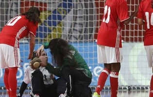 Ana Catarina Pereira foi assistida por fisioterapeuta do Sporting CP