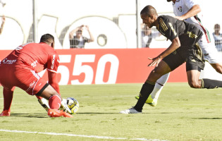 Aranha dá pontapé de saída contra o racismo no Futebol