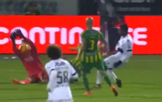 Cláudio Ramos garante 3 pontos aos 91′ com defesa espetacular – CD Tondela 2-1 Vitória SC