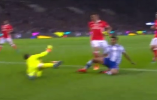 Ederson Moraes faz 5 defesas e garante nulo ao intervalo – FC Porto 0-0 SL Benfica