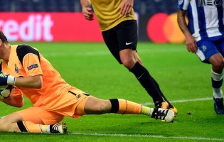 Iker Casillas responde com categoria a tweet provocativo