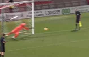 Miguel Santos defende dois penaltis e dá vitória ao Port Vale FC