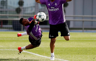 Mohamed Ramos (16 anos e 188cm) treinou com os seniores do Real Madrid CF