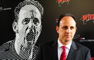Rogério Ceni é o novo treinador principal do São Paulo FC