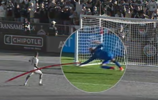 Tim Howard: “Penaltis assustam-me como a morte, mas fazem-me sentir vivo”