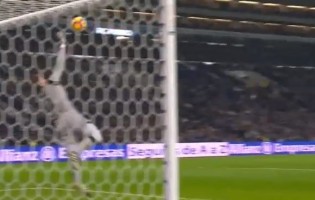 José Sá garante empate com duas belas defesas – FC Porto 1-1 CD Feirense