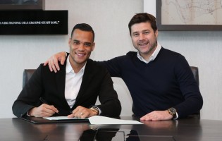 Michel Vorm renova pelo Tottenham