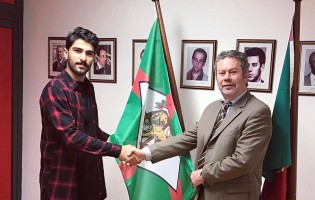 Amir Abedzadeh assina pelo CS Marítimo