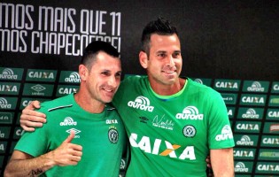 Artur Moraes assina pela Chapecoense