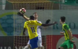 Cláudio Ramos assina defesa espetacular no CD Tondela 1-2 FC Arouca