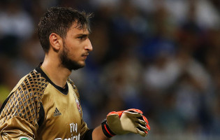 Gianluigi Donnarumma chega aos 50 jogos na Serie A aos 17 anos
