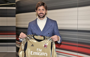Marco Storari regressa ao AC Milan aos 40 anos e foi logo convocado