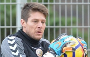 Adriano Facchini credita Emídio Júnior e companheiros de baliza pelo momento de forma