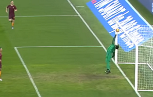 Alisson Becker coloca equipa na meia-final com duas belas defesas – AS Roma 2-1 Cesena