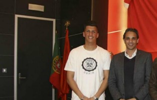 Daniel Azevedo assina contrato profissional com o SL Benfica