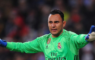 Keylor Navas: “Aprendo com De Gea, Courtois ou Buffon pela televisão”