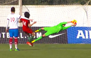 Tatiana Shcherbak defende penalti e é a melhor em campo – Portugal 0-1 Rússia