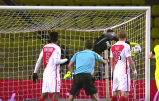 Danijel Subasic agarrou e caiu com a bola colada à luva – AS Monaco 4-0 Nantes