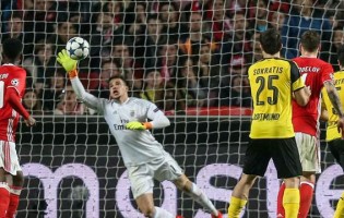 Ederson Moraes “tem uma leitura de jogo invulgar” segundo Manuel José