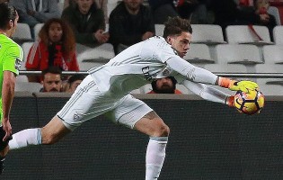 Ederson Moraes é o guarda-redes do onze da Primeira Liga em 2016 – Quinas de Ouro