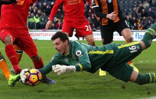 Eldin Jakupovic: guarda-redes de Hugo Oliveira nomeado para Melhor Jogador do mês