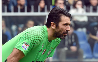 Gianluigi Buffon: “Incomoda-me a valorização do guarda-redes por ser bom com os pés”