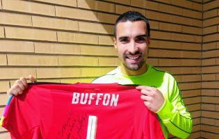 Sergio Asenjo elegeu Gianluigi Buffon como ídolo e este enviou-lhe camisola