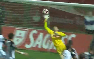 Adriano Facchini destaca-se em três defesas vistosas – CD Nacional 1-2 Vitória SC