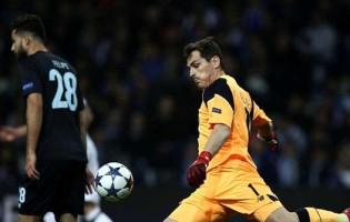 Iker Casillas: “Não pode ser normal o guarda-redes ser assistido seis vezes no chão”