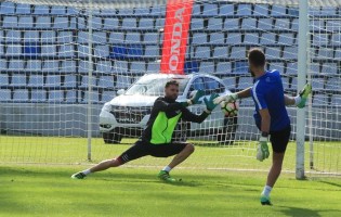 Serginho Silva renova pelo Santa Clara