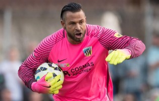 Tim Wiese volta a defender após aventura no Wrestling