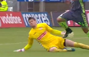 Adriano Facchini adia derrota em duas defesas – CD Nacional 1-2 Vitória FC